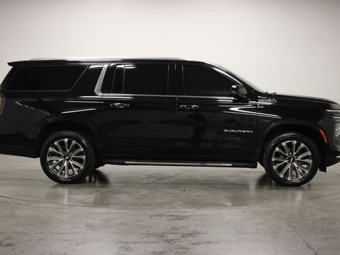 Used 2026 Chevrolet Suburban High Country w/ Sun And Tow Package AWD/4WD image 9