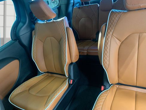 New 2026 Chrysler Pacifica Pinnacle image 14