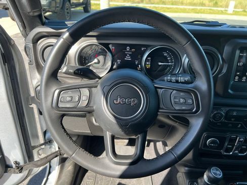 Used 2023 Jeep Wrangler Unlimited AWD/4WD image 32