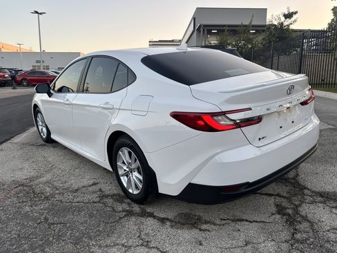 Used 2025 Toyota Camry LE image 5