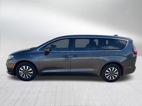 Used 2022 Chrysler Pacifica Touring-L FWD image 4
