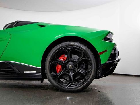 Used 2024 Lamborghini Huracan EVO image 13