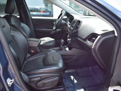 Used 2020 Jeep Cherokee Latitude Plus w/ Cold Weather Group AWD/4WD image 40