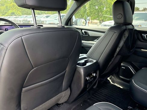 Used 2025 Buick Enclave Preferred w/ Power Package FWD image 31