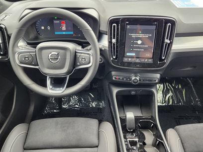 New 2026 Volvo XC40 B5 Ultra w/ Climate Package