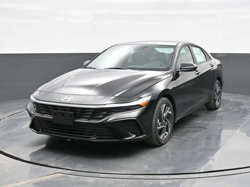 Certified 2025 Hyundai Elantra Sport w/ Cargo Package image 1