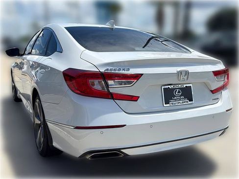 Used 2018 Honda Accord Touring image 4