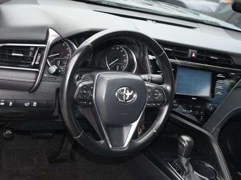 Used 2020 Toyota Camry SE FWD image 8