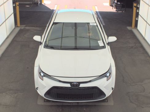 Used 2022 Toyota Corolla LE image 2