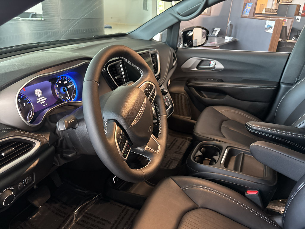 New 2027 Chrysler Pacifica Select FWD image 15