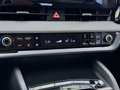 Used 2023 Kia Sportage LX image 12