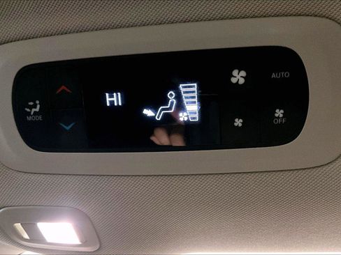 Used 2022 Chrysler Pacifica Limited image 33