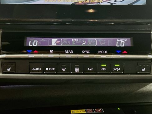 Used 2025 Toyota Sienna XSE w/ XSE Plus Package FWD image 13