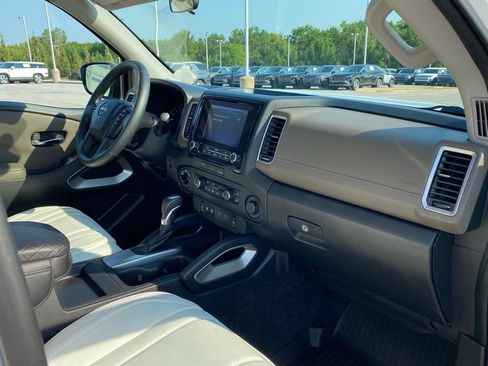 Used 2024 Nissan Frontier SV w/ SV Convenience Package AWD/4WD image 29