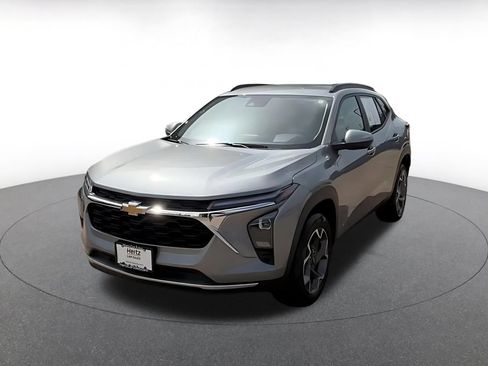 Used 2025 Chevrolet Trax LT FWD image 6