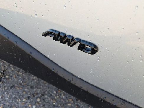 Used 2023 Toyota Corolla Cross SE image 14