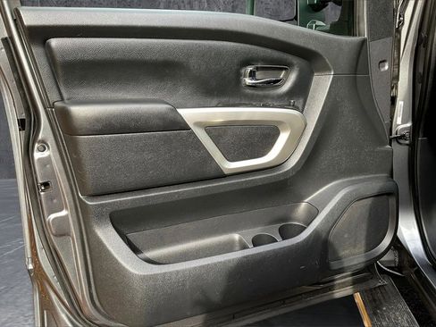 Used 2020 Nissan Titan SV w/ SV Convenience Package image 17