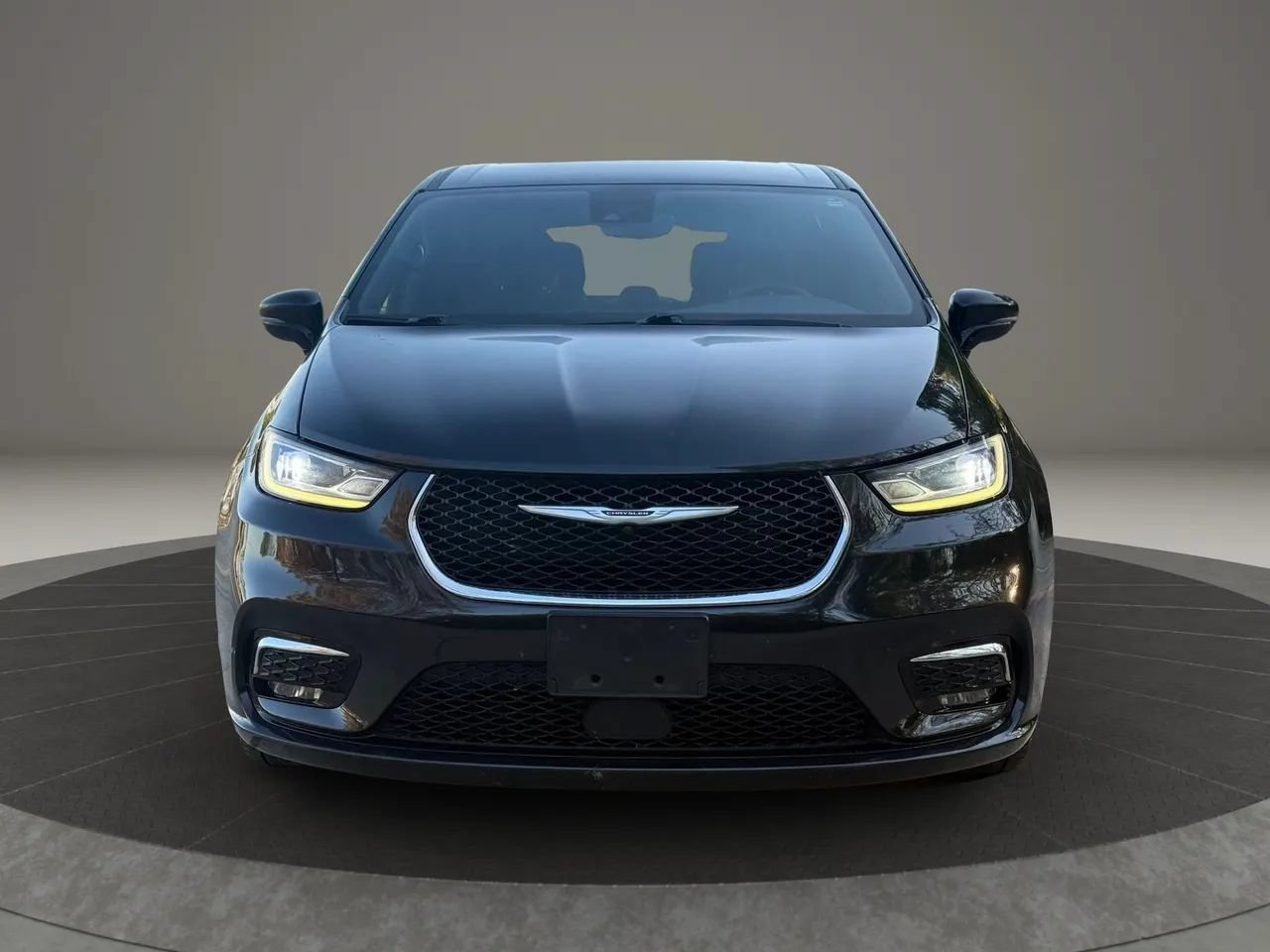 Used 2024 Chrysler Pacifica Touring FWD image 10