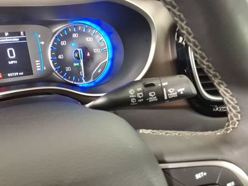 Used 2023 Chrysler Voyager LX FWD image 18