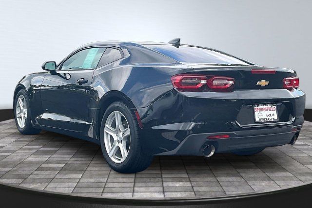 Used 2021 Chevrolet Camaro LT RWD image 4