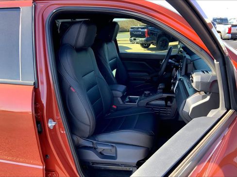 Used 2025 Toyota Tacoma TRD Off-Road image 8