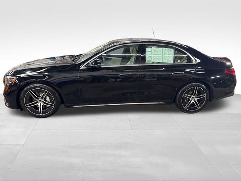 Used 2025 Mercedes-Benz E 350 4MATIC Sedan image 2