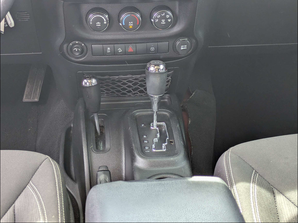 Used 2018 Jeep Wrangler Unlimited Sahara AWD/4WD image 18
