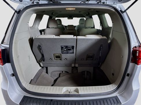 Used 2019 Kia Sedona LX image 24