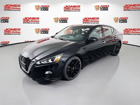 Certified 2019 Nissan Altima 2.0 Platinum FWD image 15