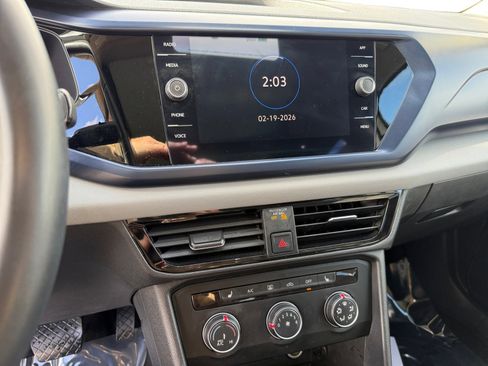 Certified 2022 Volkswagen Taos SE w/ Panoramic Sunroof Package image 12