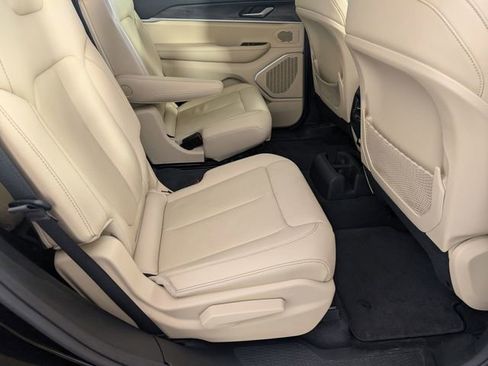 Certified 2022 Jeep Grand Cherokee L Limited AWD/4WD image 31