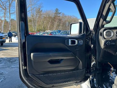Used 2019 Jeep Wrangler Unlimited Sahara image 22