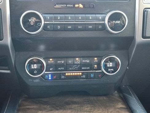 Used 2019 Ford Expedition Platinum RWD image 17