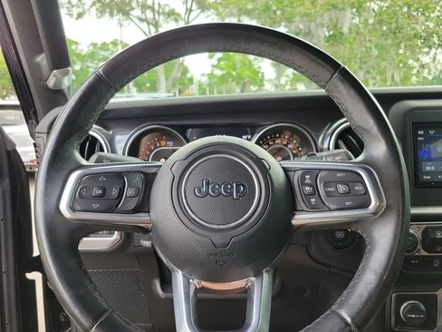 Used 2020 Jeep Wrangler Unlimited Sahara AWD/4WD image 21