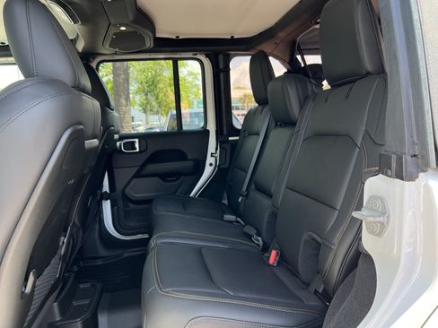 Used 2025 Jeep Wrangler Unlimited Sahara AWD/4WD image 29