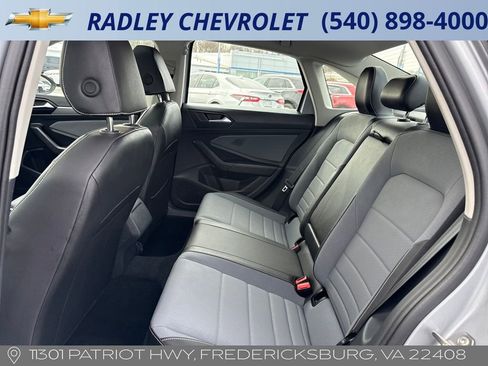 Used 2025 Volkswagen Jetta SE image 12