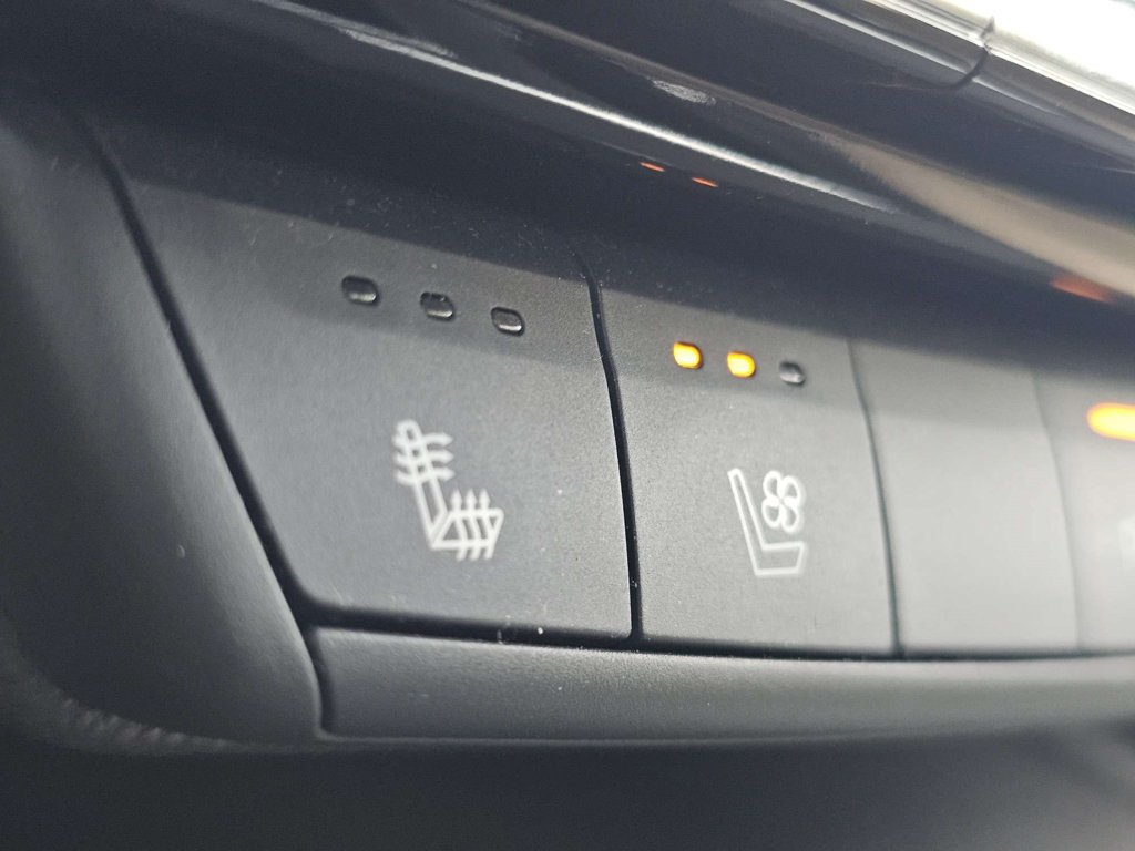 Used 2025 Cadillac XT4 Premium Luxury FWD image 22