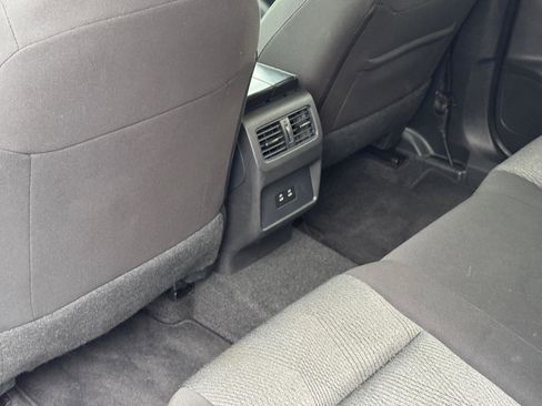 Used 2025 Nissan Rogue SV image 17