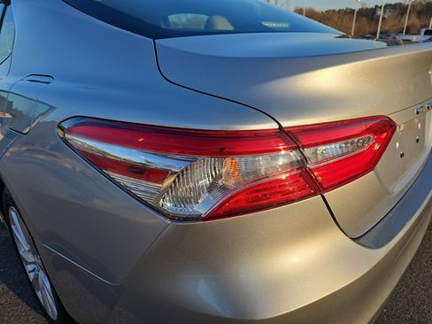 Used 2018 Toyota Camry LE image 33