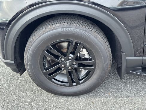 Used 2022 Ford Explorer XLT w/ Equipment Group 202A image 11