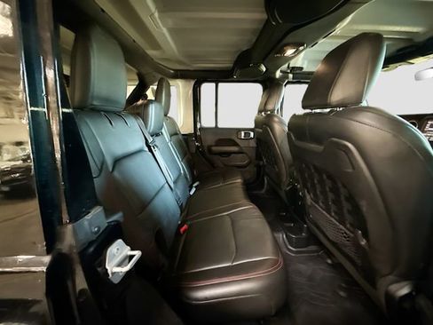 Used 2018 Jeep Wrangler Unlimited Rubicon w/ Dual Top Group image 27