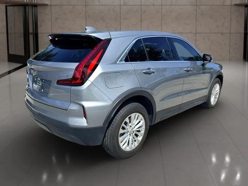 Used 2024 Cadillac XT4 Luxury w/ Cold Weather Package FWD image 3