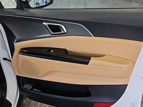 Used 2024 Kia Carnival LX image 11