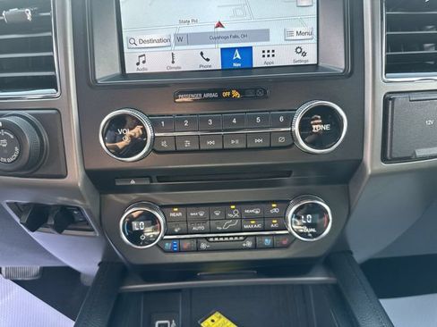 Used 2018 Ford Expedition XLT w/ Equipment Group 202A AWD/4WD image 18