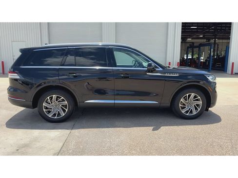Used 2023 Lincoln Aviator AWD image 9