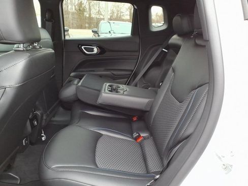 New 2026 Jeep Compass Latitude image 9