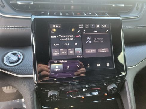 Used 2024 Jeep Grand Cherokee L Laredo image 20