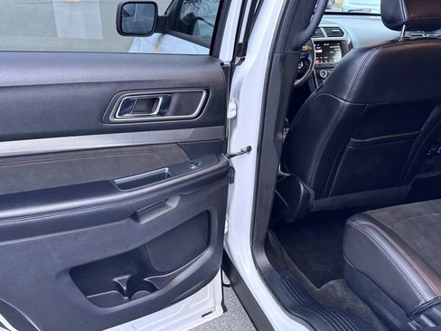 Used 2018 Ford Explorer XLT w/ Equipment Group 202A image 17