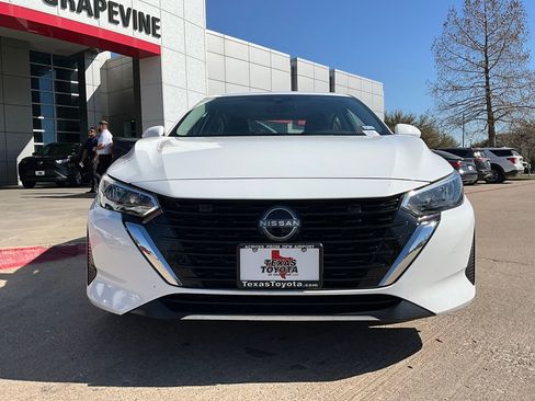 Used 2025 Nissan Sentra SV image 3