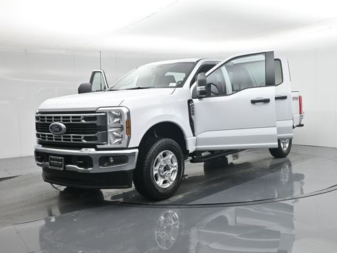 New 2026 Ford F250 XLT w/ FX4 Off-Road Package AWD/4WD image 34